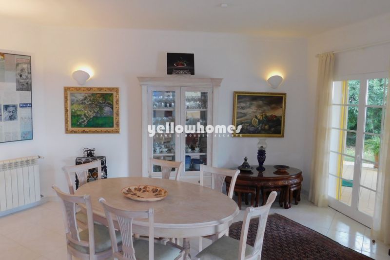 Espaçosa moradia V2 com piscina numa urbanização tranquila perto de Portimão